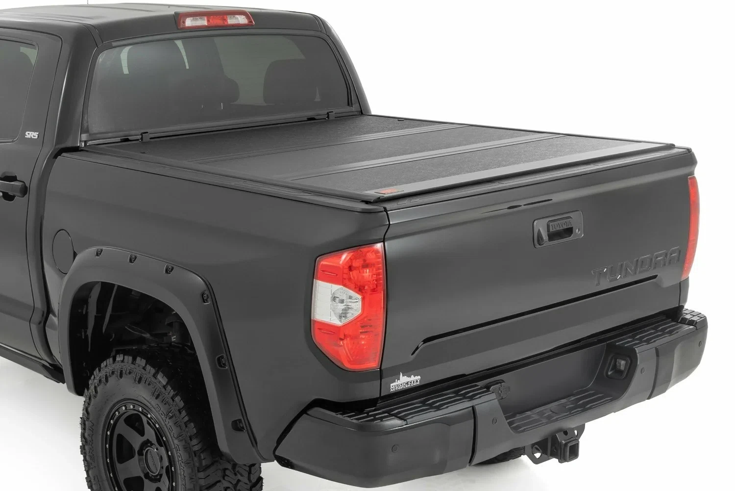 Rough Country _ Hard Low Profile Bed Cover _ 5'7_ Bed _ Toyota Tundra 2WD_4WD (2007-2021)